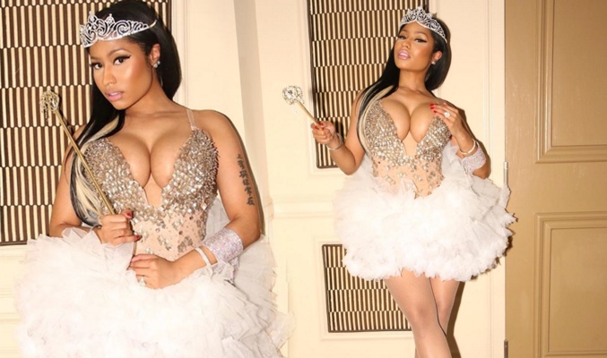 El pecho de Nicki Minaj, el protagonista de su disfraz de Halloween 2015