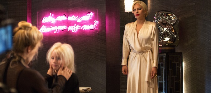 Alex junto a su hijo Holden, ante la atenta mirada de la Condesa