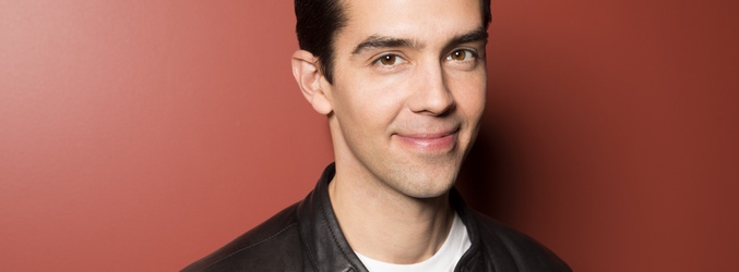 Michael Carbonaro conduce el programa 'Efecto Carbonaro'