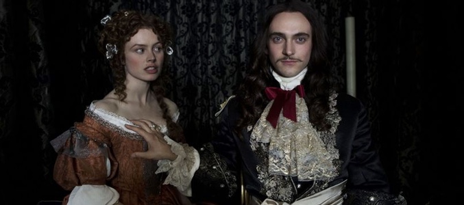 George Blagden interpreta a Louis XIV en 'Versailles'