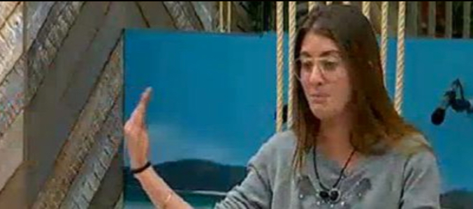 Danielle, contando su experiencia paranormal