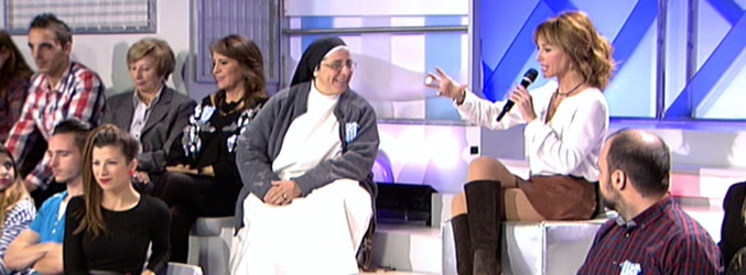 La monja Lucía Caram en el público