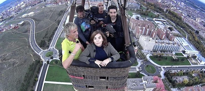 Soraya Sáenz de Santamaría monta en globo en 'Plantea Calleja'