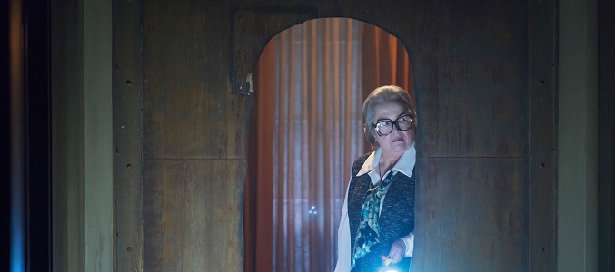 Iris investiga el interior del pasillo ciego