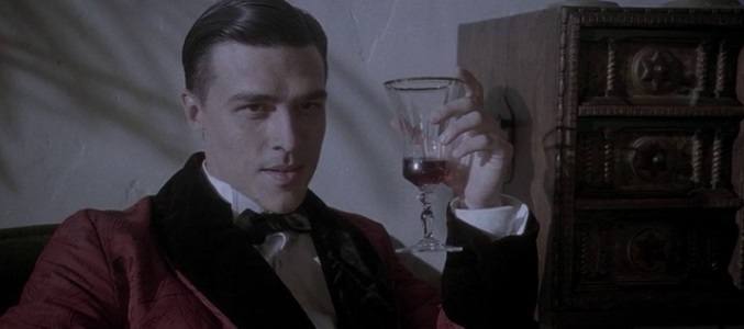 Finn Wittrock es Valentino en 'American Horror Story: Hotel'