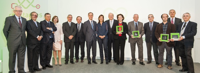 Foto de familia de los galardonados en la 1ª Edición de los Premios "Constantes y vitales"