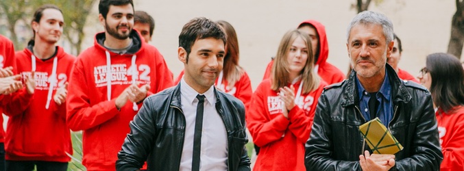 Antonio Díaz con el cantante Sergio Dalma