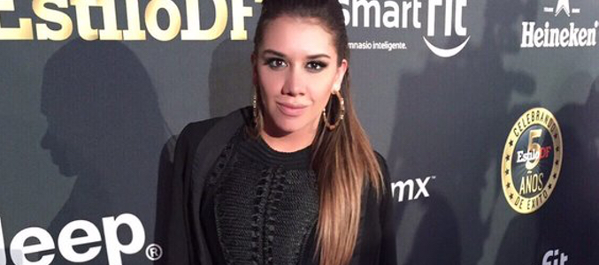 Karime en la Black Carpet de EstiloDF