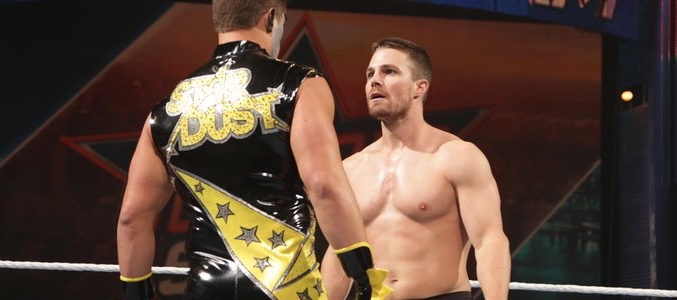 Stephen Amell sorprendió a todos en su aparición en la SummerSlam
