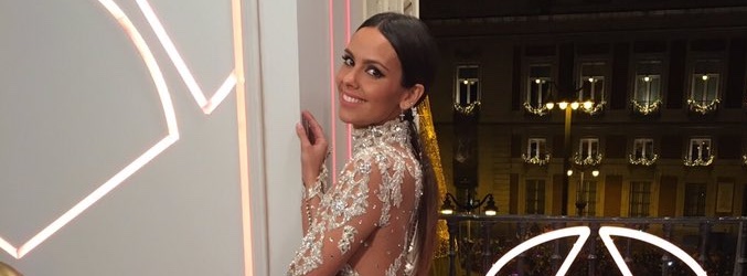 Cristina Pedroche posa con su espectacular vestido en Nochevieja