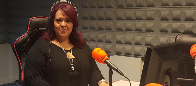 Edith Salazar, presentadora de "Oigo voces" en Libertad FM