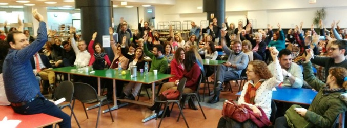 Votación a mano alzada de los trabajadores de TVE