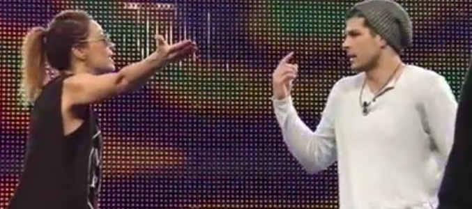 Lucía y Alejandro discuten en medio de los ensayos de la prueba semanal