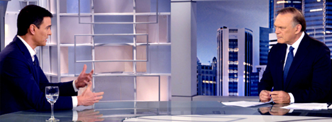 Pedro Sánchez durante su entrevista con Piqueras el 9 de febrero de 2015