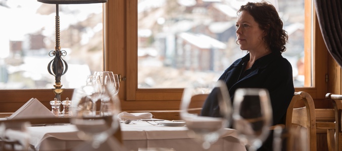 Crítica: &#39;El infiltrado&#39; es la serie que reúne todas las piezas para triunfar y que no parece que termine de encajarlas