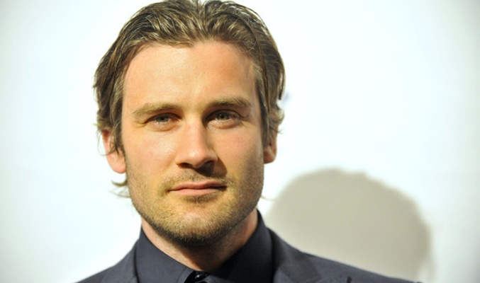 Clive Standen ('Vikings') protagonizará la precuela de la saga cinematográfica "Venganza"