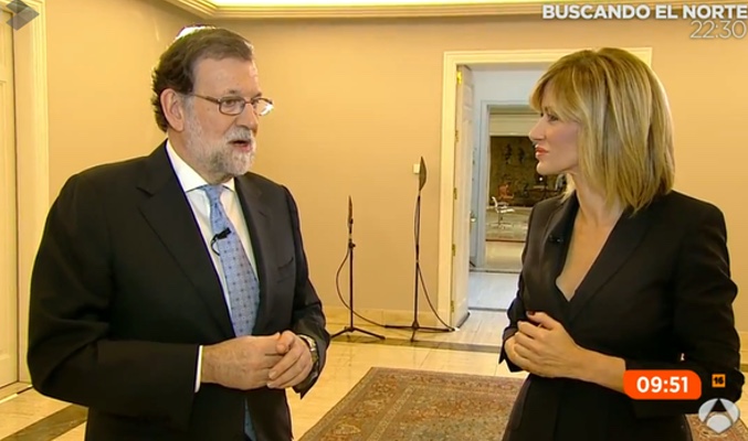 Susanna Griso junto a Rajoy en 'Espejo público'