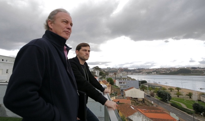 Bertín Osborne observa las vistas desde la casa de Iker Casillas en Oporto