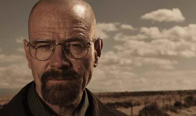 src="https://www.formulatv.com/images/noticias/54300/54384/1_500be28c4b.jpg##677##400"/><p>Red Forman en 'Aquellos maravillosos 70'.</p></div></p><h2 class='vh4'>14. Walter White ('<a target="_blank" href="https://www.formulatv.com/series/breaking-bad/">Breaking Bad</a>')</h2><p>A Walter White (<a target="_blank" href="https://www.formulatv.com/personas/bryan-cranston/">Bryan Cranston</a>) le importan mucho sus hijos o esa es la razón por la que se adentra en el mundo de las drogas. Al enterarse de que tiene cáncer mortal, este profesor de química de instituto se desespera ante la posibilidad de dejar a su mujer e hijos (un bebé en camino y un adolescente con problemas) con un futuro incierto. Por lo que decide meterse en el mundo de las metanfetaminas. Su objetivo es reunir los 700.000 dólares que ha calculado que necesitará su familia para vivir con tranquilidad. No es el camino más legal, pero la desesperación de un padre puede rozar límites insospechables. </p><p>El problema de Walter White, que le incorpora en esta lista, es que una vez conseguido el dinero necesario es incapaz de dejar el negocio. El poder, el dinero y la violencia entran a formar parte de su día a día, lo que comenzó como una cuestionable forma de facilitar la vida a su familia acaba dando como resultado a un criminal violento e impredecible. Esto provoca que se aleje de su familia y no entienda que lo que de verdad quieren sus hijos y su esposa es a él y por intentar ayudarles lo único que ha conseguido es alejarlos.</p><p><div class="imgnctxt"><img loading="lazy" alt="Walter white
