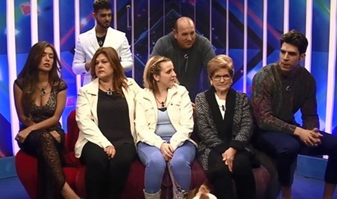 Los familiares de los concursantes en el confesionario