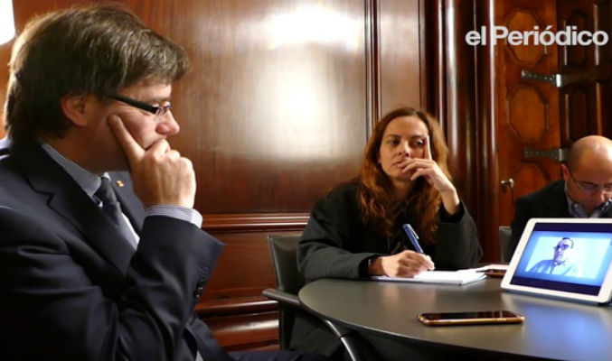 Carles Puigdemont escuchando las preguntas de Risto Mejide