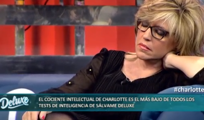 Lydia Lozano durmiendo en 'Sálvame deluxe'