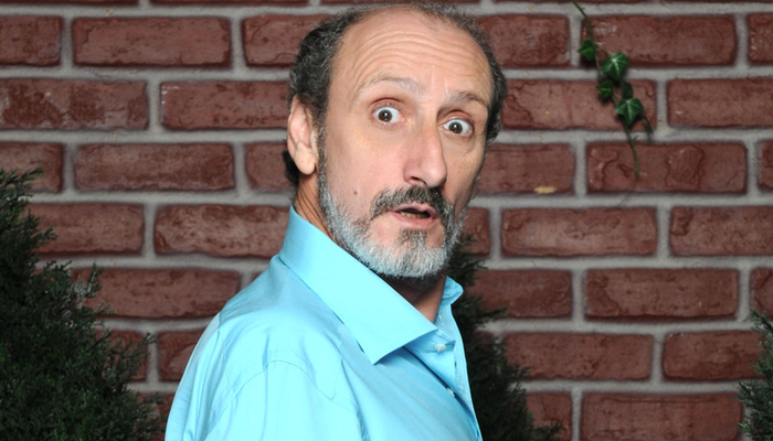  src="https://www.formulatv.com/images/noticias/54700/54773/8_e462318132.jpg##700##400"/></div><h2 class='vh4'>Enrique y Araceli: Alcalde y primera dama</h2><p>Una llamada de la dirección de su partido pondrá fin al apacible retiro de Enrique (<a href="https://www.formulatv.com/personas/jose-luis-gil/">José Luis Gil</a>): la alcaldesa ha sido imputada y él debe convertirse en el nuevo regidor del ayuntamiento hasta que finalice la legislatura. Tras aceptar la propuesta, su vida se convertirá en un infierno. Las presiones de su partido, los oscuros intereses económicos de diversos lobbies y el continuo acecho de vecinos y allegados determinados a sacar provecho de su amistad serán una constante. </p><p>Decidido a no transigir con las múltiples peticiones, no tardará en recibir las primeras amenazas. Aconsejado por su asesora, convencerá a Araceli para que ejerza de primera dama en los actos públicos. Su exmujer desatará el interés de dos pretendientes: Fermín y el señor Zhong, un poderoso inversor chino.</p><div class="imgnctxt"><img loading="lazy" alt=