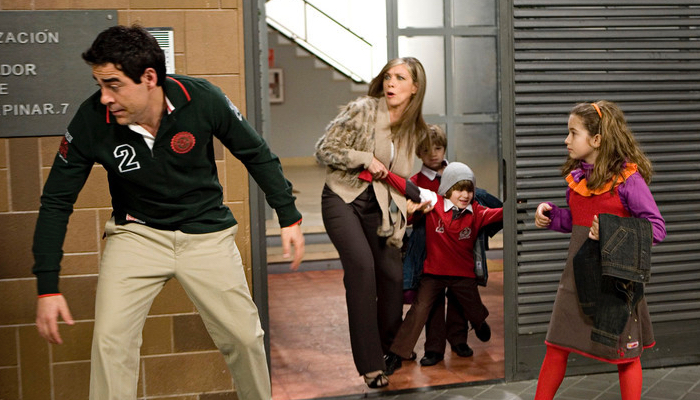  src="https://www.formulatv.com/images/noticias/54700/54773/9_e462318132.jpg##700##400"/></div><h2 class='vh4'>Los Cuquis recuperan a sus hijos</h2><p>Convivir juntos bajo el mismo techo aparentando ser una familia ideal es la estrategia que pondrán en marcha Amador (<a href="https://www.formulatv.com/personas/pablo-chiapella/">Pablo Chiapella</a>) y Maite para recuperar a sus hijos, caso que ahora llevará Mercedes, la nueva y estricta asistente social. Convertida en una escritora de novelas eróticas de éxito, Maite disfrutará de una vida acomodada mientras descubre que su privilegiada situación económica suscita los recelos y la envidia de los vecinos. </p><p>Para controlar a Amador, le pondrá un sueldo mientras su "ex", convertido en un hombre florero, luchará por recuperar su admiración. La convivencia entre ambos será insostenible y Maite acabará echándole de su hogar. El iniciará un noviazgo sin querer con Yolanda, la empleada de una Retoucherie, y ella, que desea disfrutar al máximo de sus últimos años de atractivo, se enamorará de un artista multidisciplinar.</p><div class="imgnctxt"><img loading="lazy" alt=