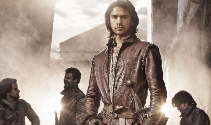 Luke Pasqualino como D'Artagnan