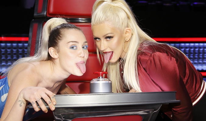 Miley Cyrus y Christina Aguilera en 'The Voice'