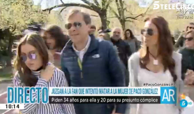 Paco González y su familia entrando a los juzgados