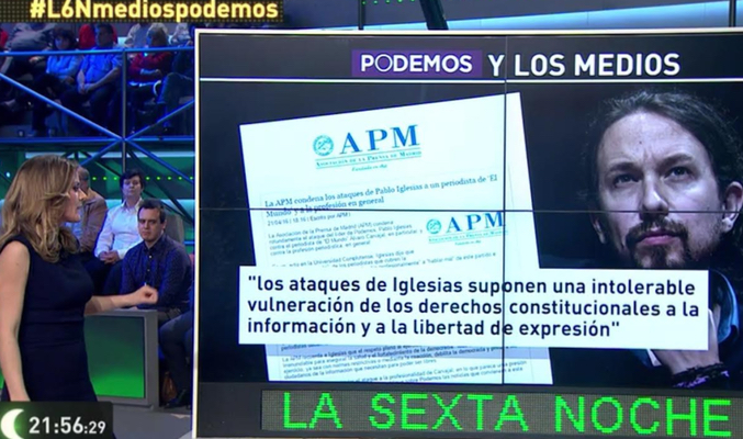 Momento en 'laSexta noche' en el que emiten el comunicado de la APM contra Pablo Iglesias