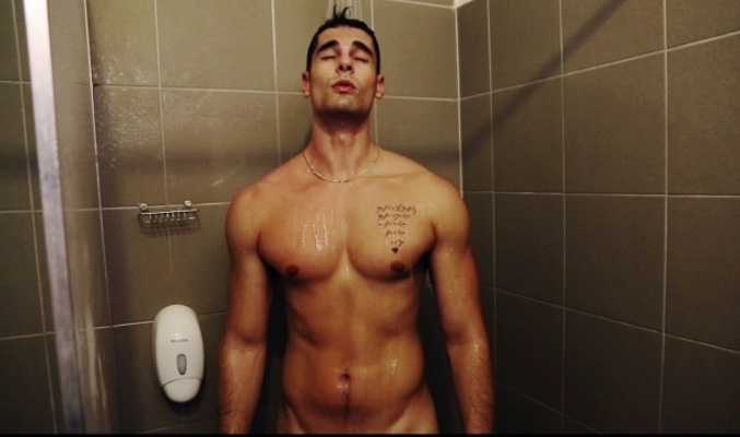 Freddie, representante de Hungría en Eurovisión 2016, pillado en la ducha completamente desnudo