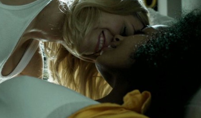 Maca y Rizos se besan en &#39;Vis a vis&#39;