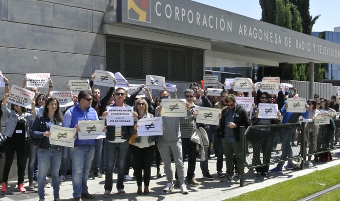 Casi un centenar de personas se movilizaron este lunes en Aragón TV