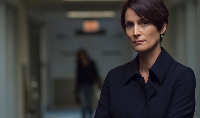 Carrie-Anne Moss es Jeri Hogarth