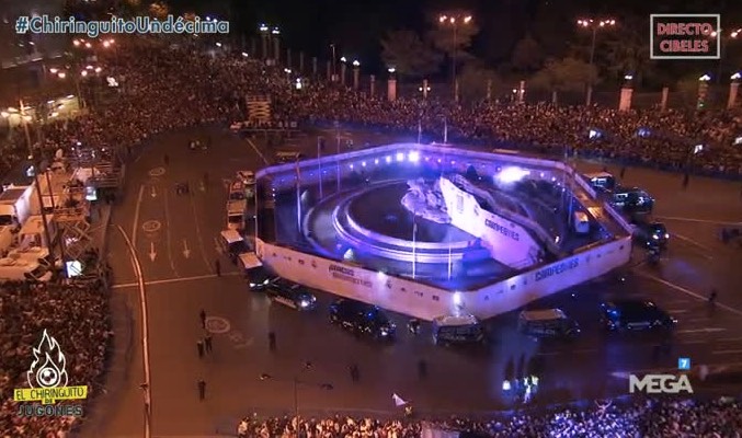 Ambiente de la Plaza Cibeles tras la victoria de la undécima del Real Madrid