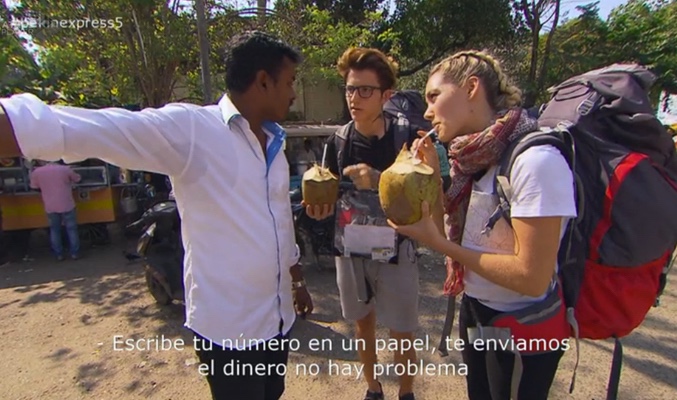 Priscila y Jonan utilizando su táctica en 'Pekín Express'