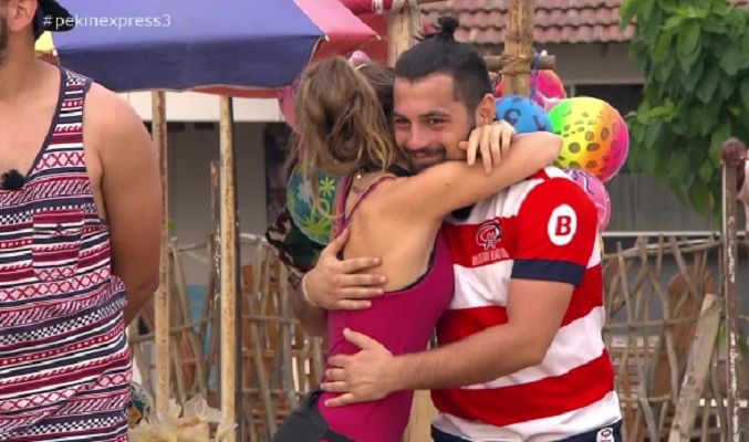 Marta Giorgi abrazandose pekin express