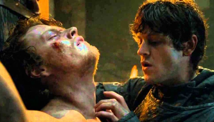 Theon Greyjoy es una de las principales víctimas del heredero