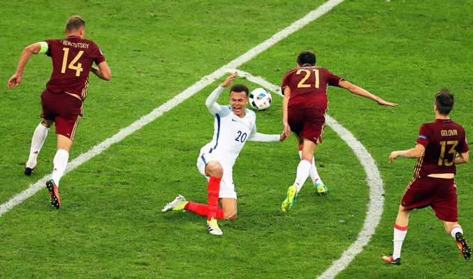 Instante del encuentro entre Inglaterra y Rusia