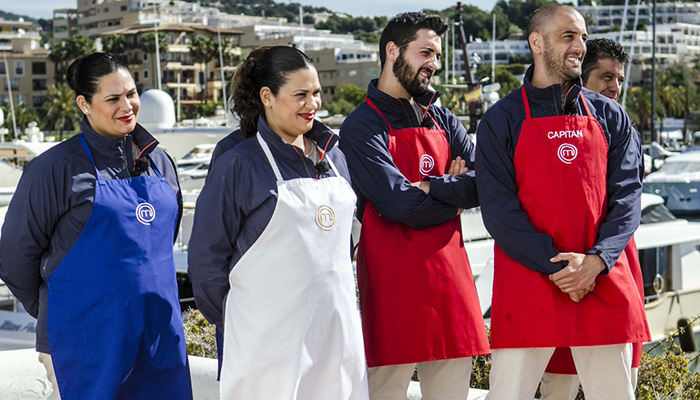 Los concursantes compitieron en dos grupos para evitar la prueba de eliminación en el exterior