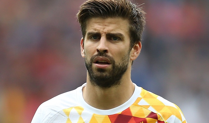Piqué derrotado tras la eliminación de España