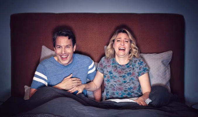 Bowie y Jamie Denbo en &#39;Glued&#39;