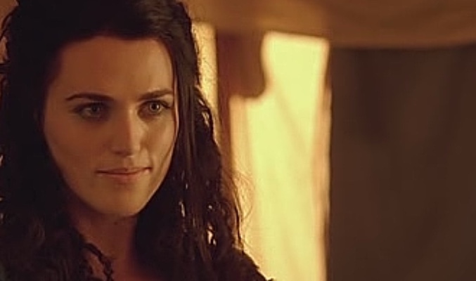 Katie McGrath participó en 'Merlí'