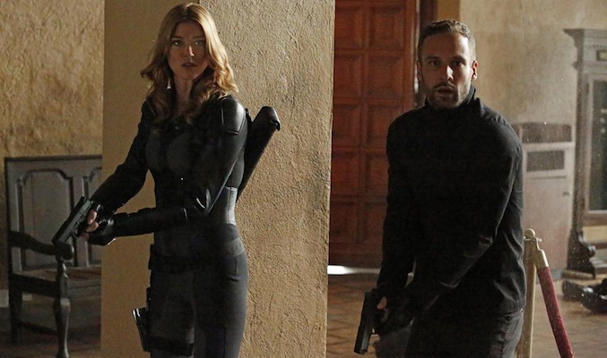 Bobbi (Adrianne Palicki) y Hunter (Nick Blood) iban a ser los protagonistas de 'Marvel's Most Wanted'