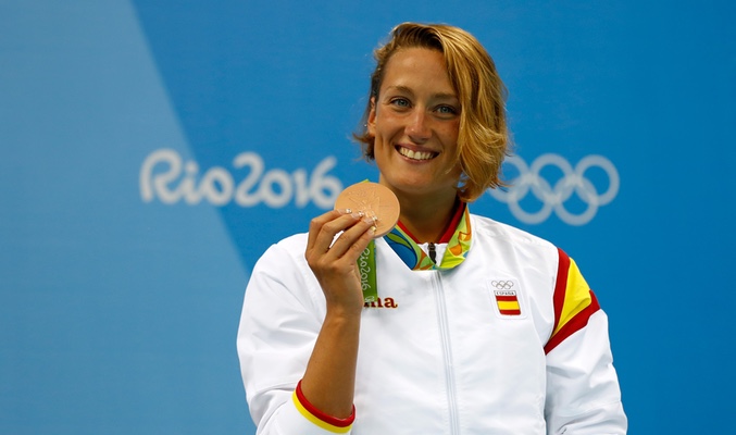 Mireia Belmonte con la medalla de bronce en los 400 estilos