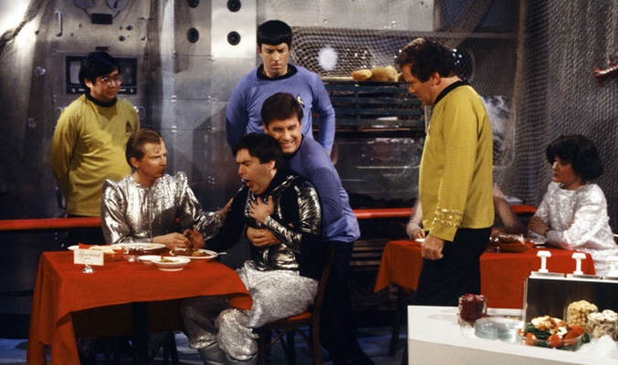 Imagen de 'Star Trek V: The Restaurant Enterprise' con Shatner como capitán Kirk