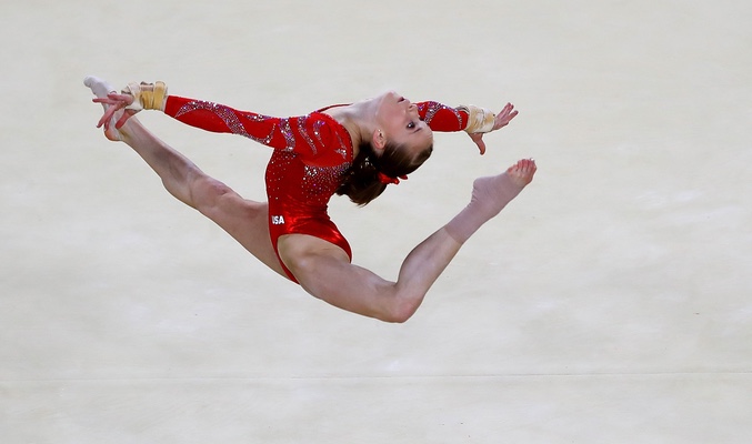 Entrenamiento de gimnasia de Madison Kocian representando a Estados Unidos