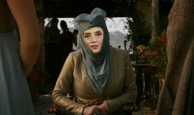 Angela Molina como Olenna Tyrell